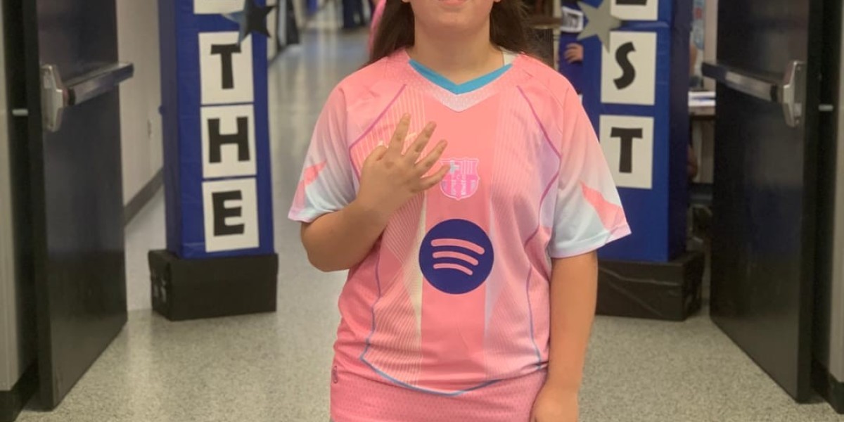 Dare to use color: How to bring a breath of fresh air to your wardrobe in autumn/winter 2025