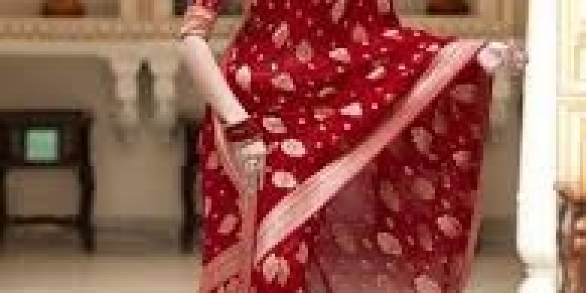 How to Choose Pakistani Saree for Wedding Guests?