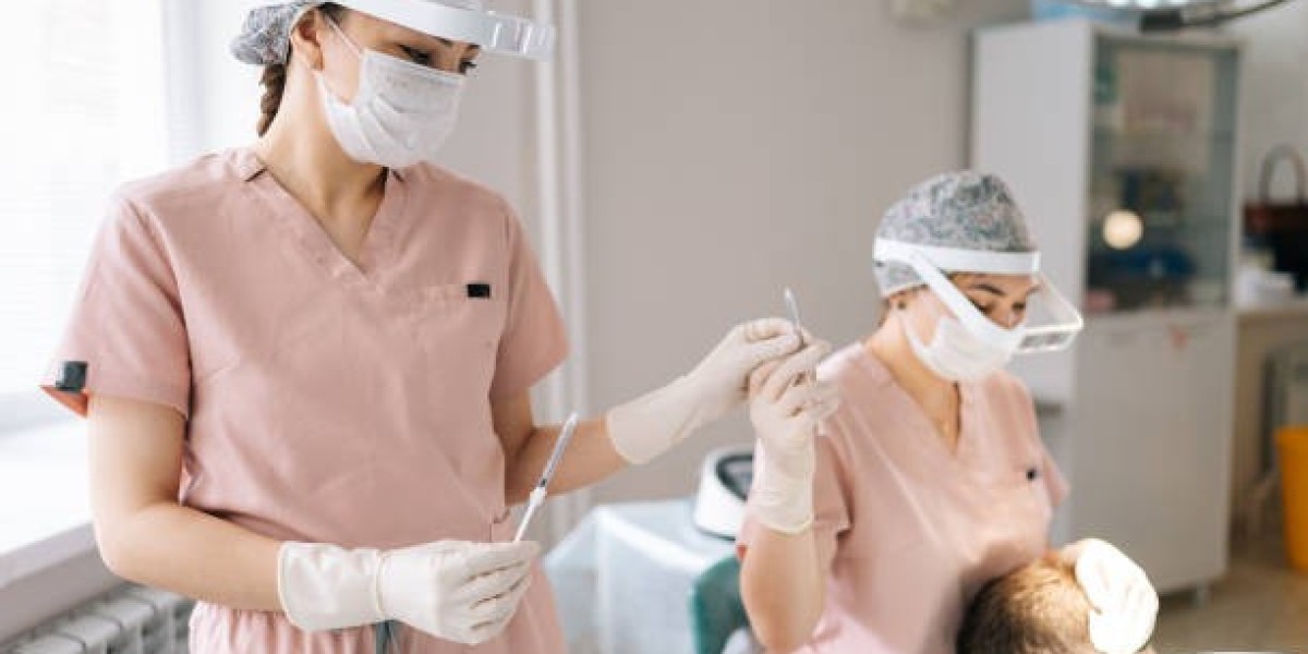 The Future of Hair Transplant in Riyadh Through Robotics and Regenerative Medicine