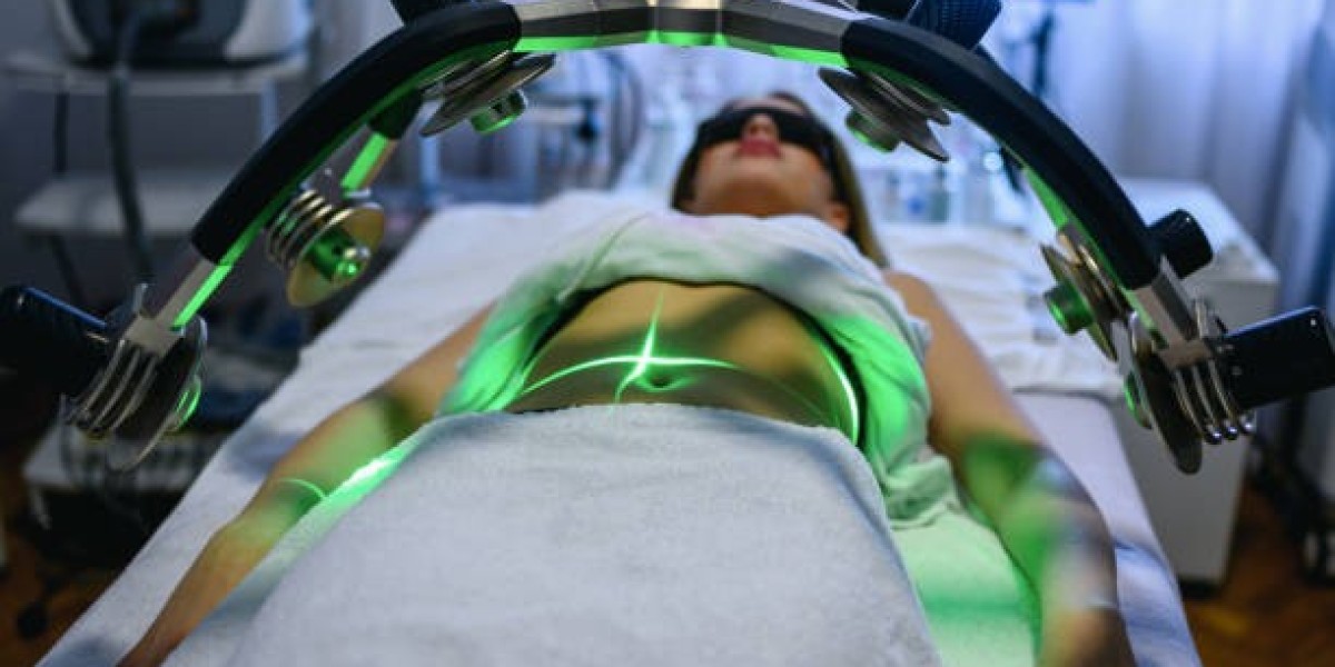 شفط الدهون لنحت عضلات البطن في دبي: إبراز عضلات البطن بشكل طبيعي