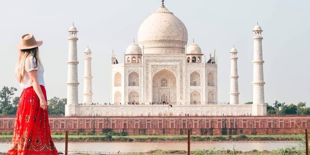 Taj Mahal Travel Guide for First-Time Visitors