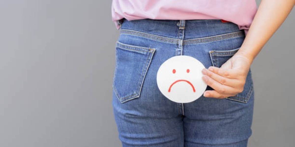 متى تحتاج البواسير إلى عملية جراحية؟ وما هي البدائل الأقل تدخلاً؟