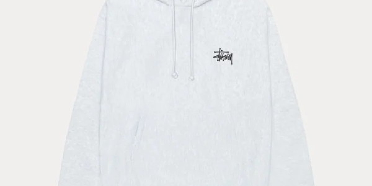 Γιατί η Stussy παραμένει η απόλυτη τάση στη μόδα του δρόμου