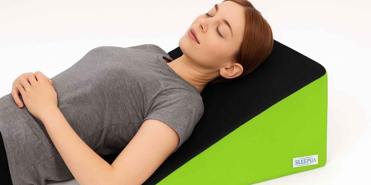 Wedge Pillow: How to Use It According to the Situation