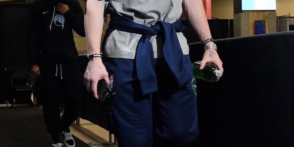 The Essentials Hoodie You Reach for Without Thinking