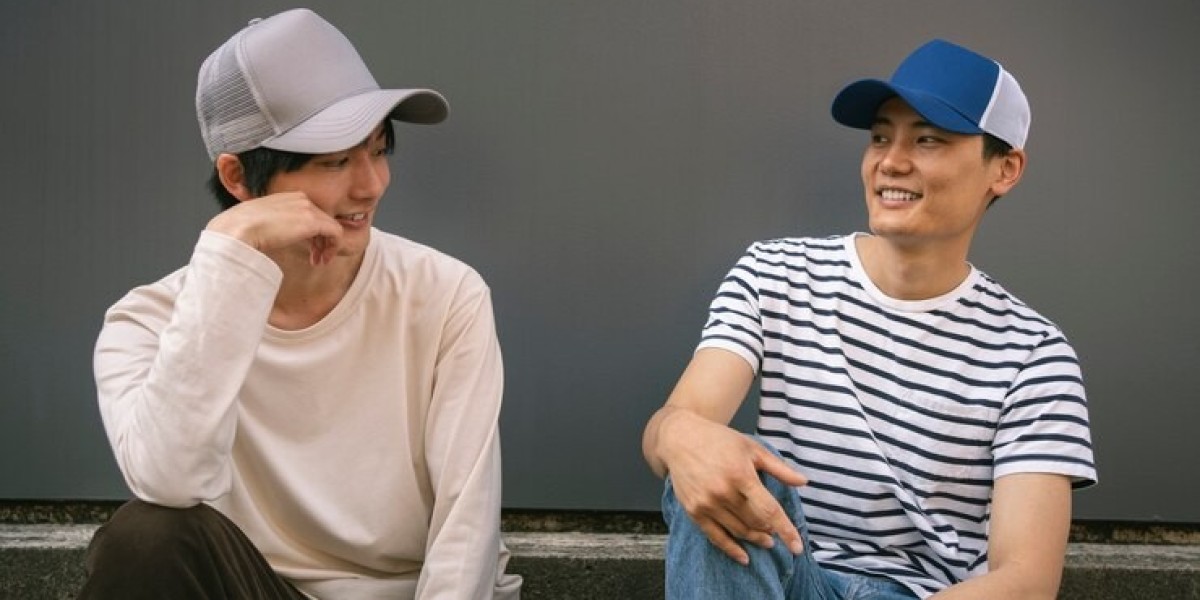 Choosing Between a Trucker Hat and vs Baseball Cap for Daily Use