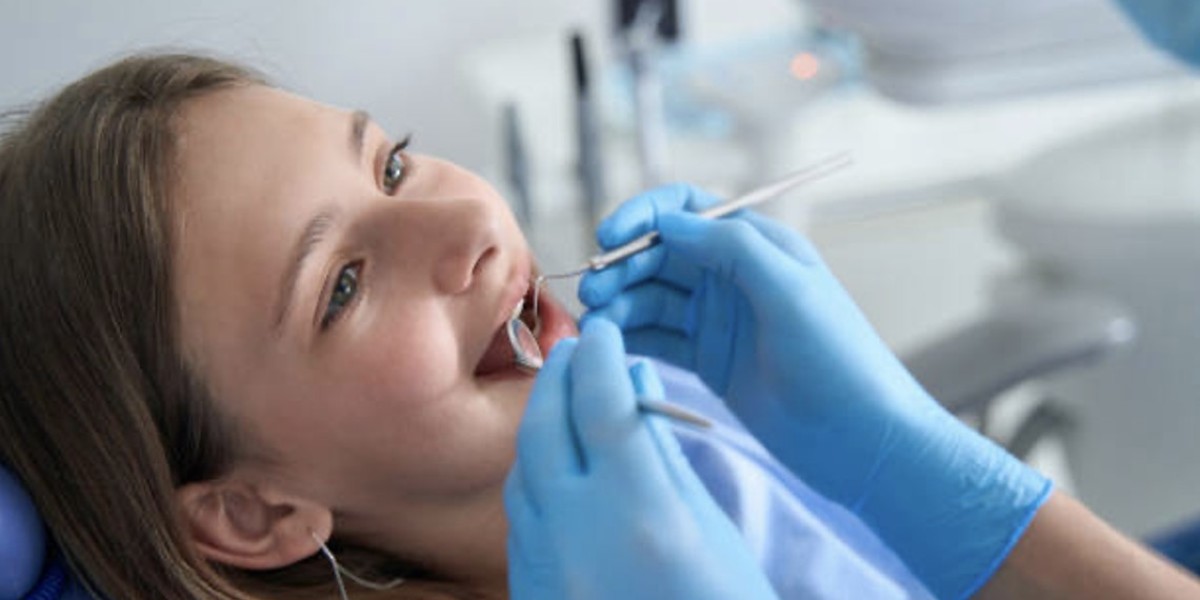 Let a Dental Hygienist in Dubai Guide Your Oral Wellness