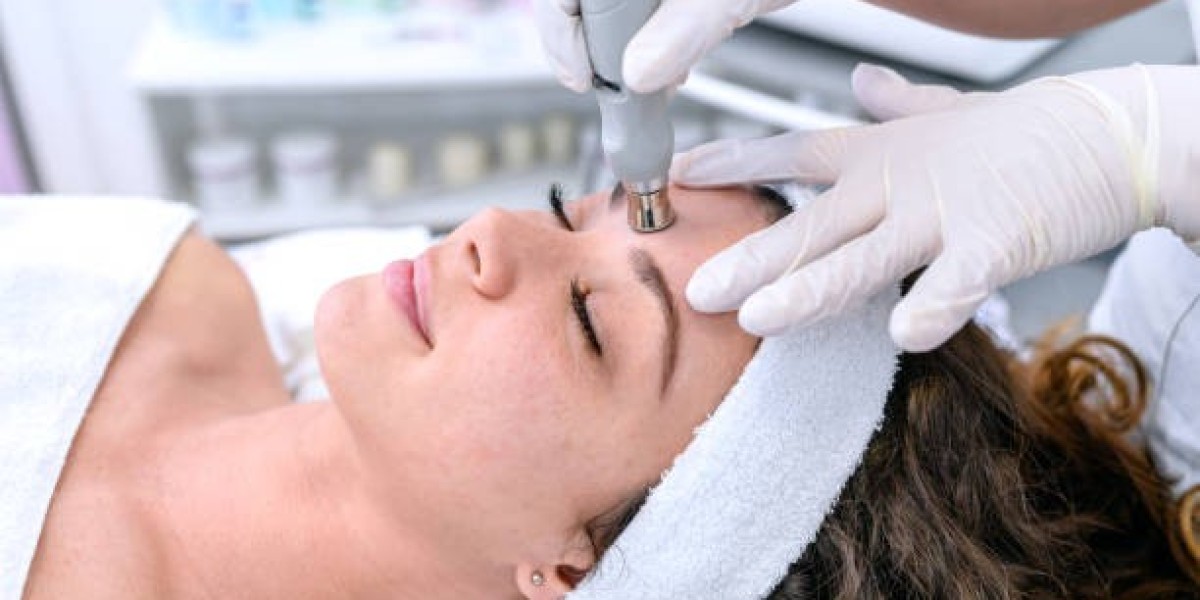 Compare Hydrafacial to Microdermabrasion in Riyadh