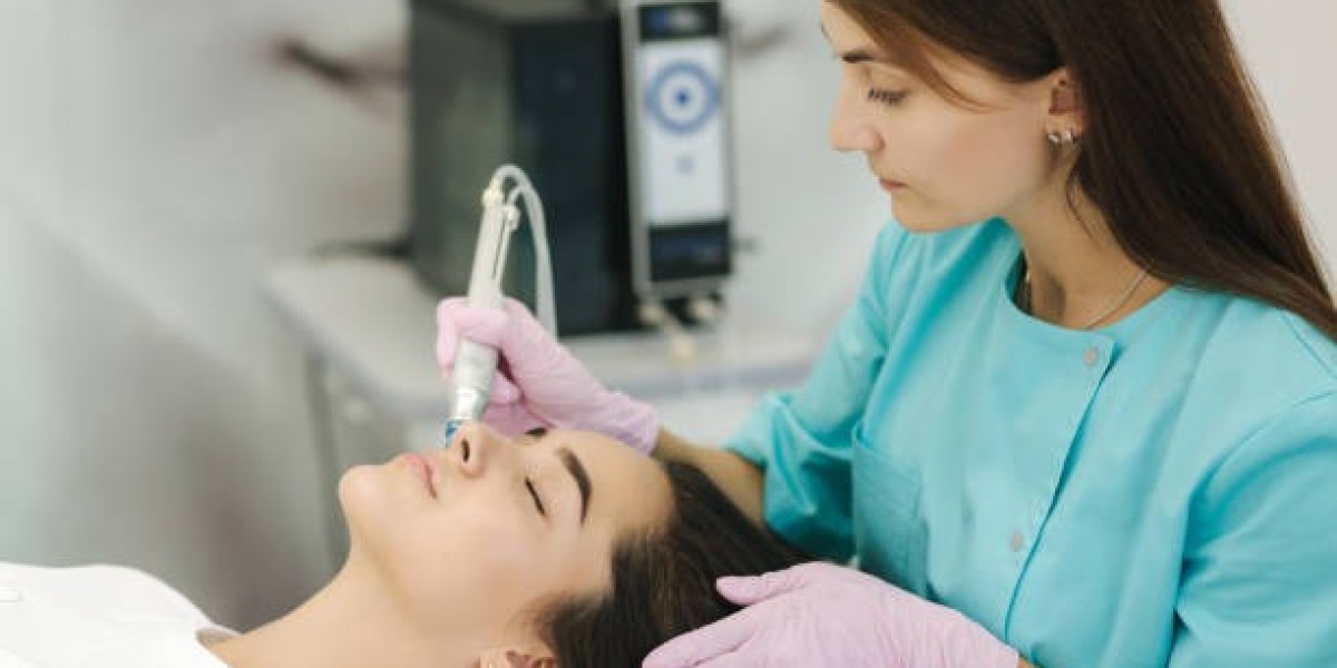 Hydrafacial with Hyaluronic for Riyadh Dryness