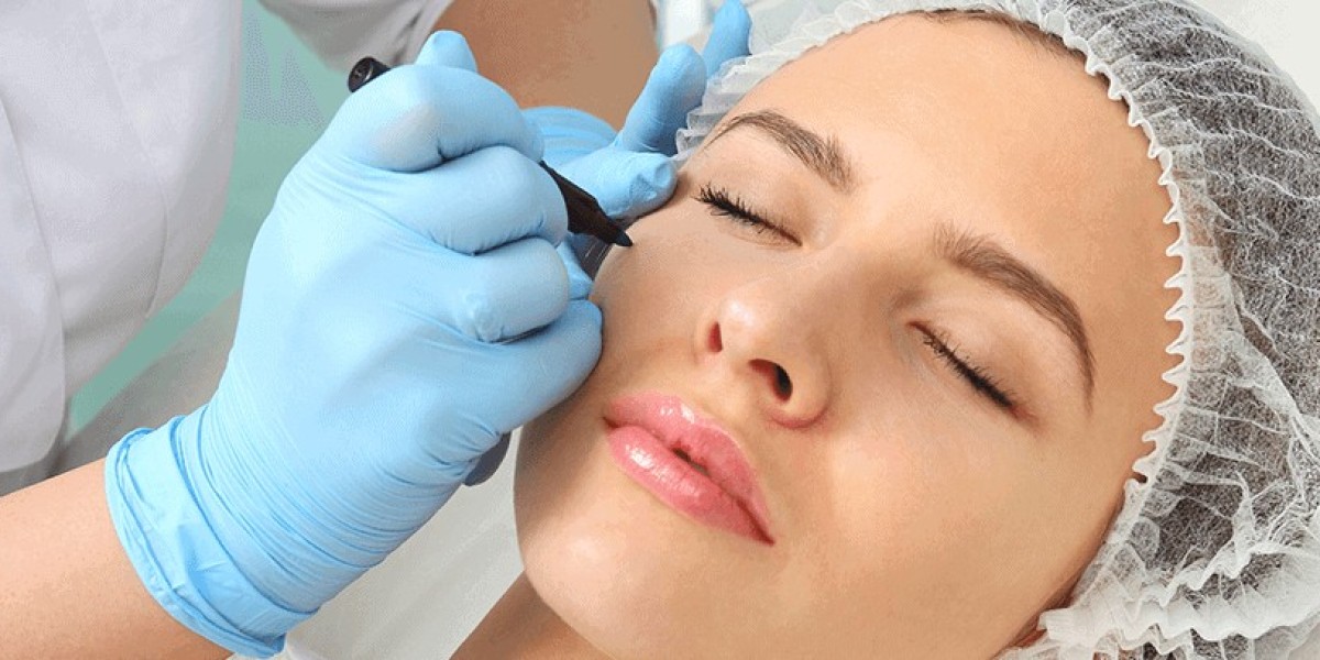 Eyelid Surgery vs Non-Surgical Options: What’s Best for You?